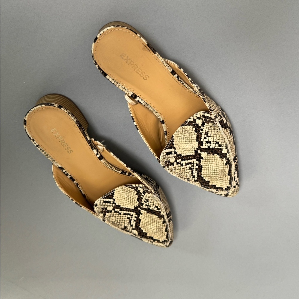 Express Snake Print Pointed Toe Mule Flats Size 8 Python Pattern Slip On Shoes